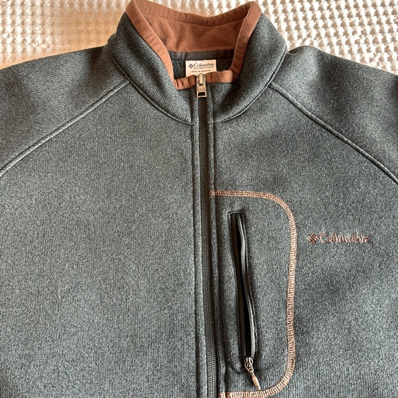 Columbia Men’s Full Zip Sweater. - Picture 8 of 8